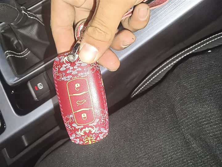 Фото 9 - Geely Atlas