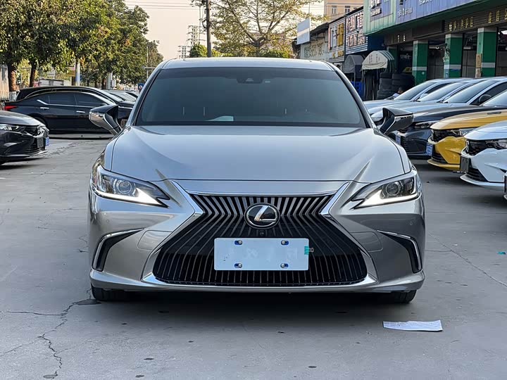 Фото 2 - Lexus ES
