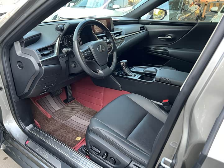 Фото 4 - Lexus ES