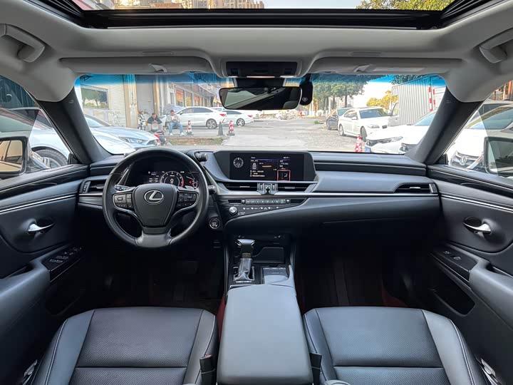 Фото 5 - Lexus ES