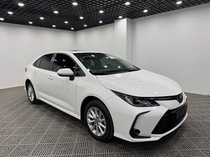 Фото 1 - Toyota Corolla