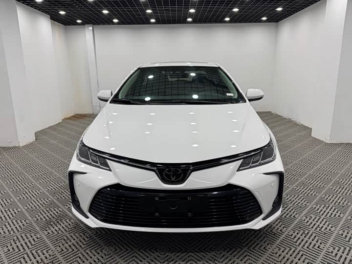 Фото 2 - Toyota Corolla