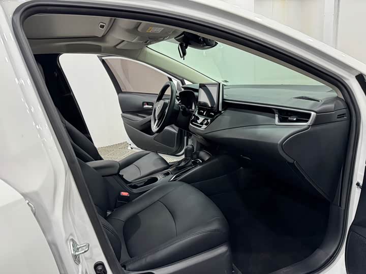 Фото 4 - Toyota Corolla