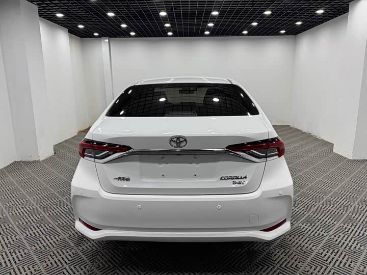 Фото 8 - Toyota Corolla