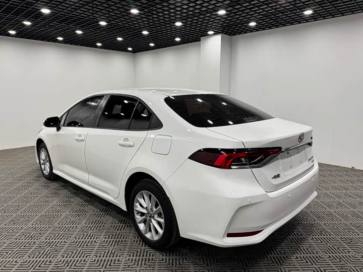 Фото 9 - Toyota Corolla