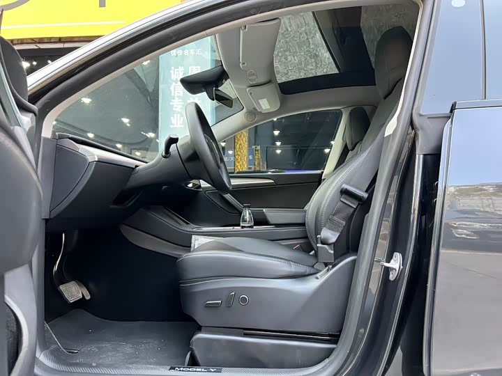 Фото 3 - Tesla Model Y