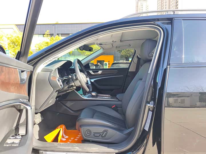 Фото 7 - Audi A6