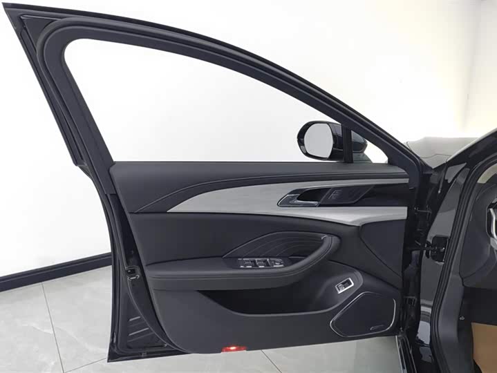 Фото 7 - Hongqi H5