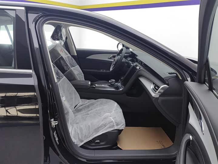 Фото 8 - Hongqi H5