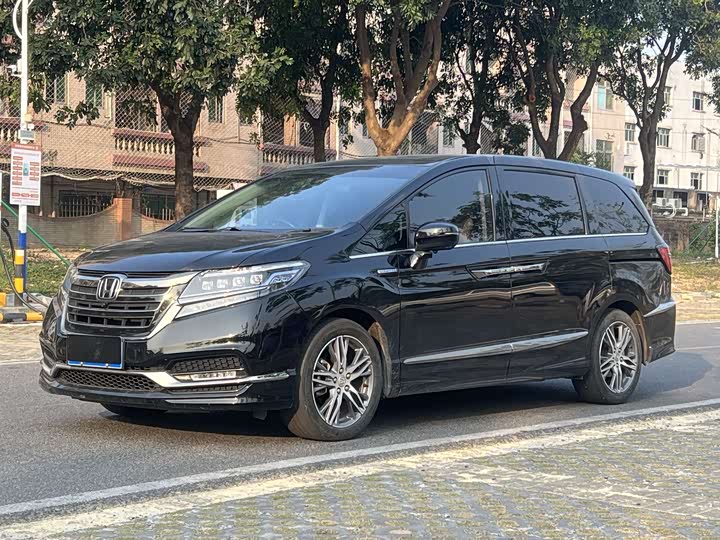 Фото 1 - Honda Elysion