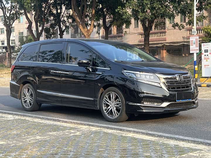 Фото 2 - Honda Elysion