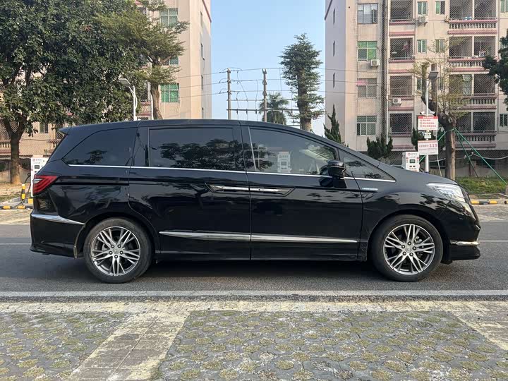 Фото 4 - Honda Elysion