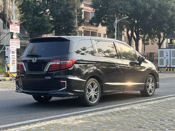 Фото 7 - Honda Elysion