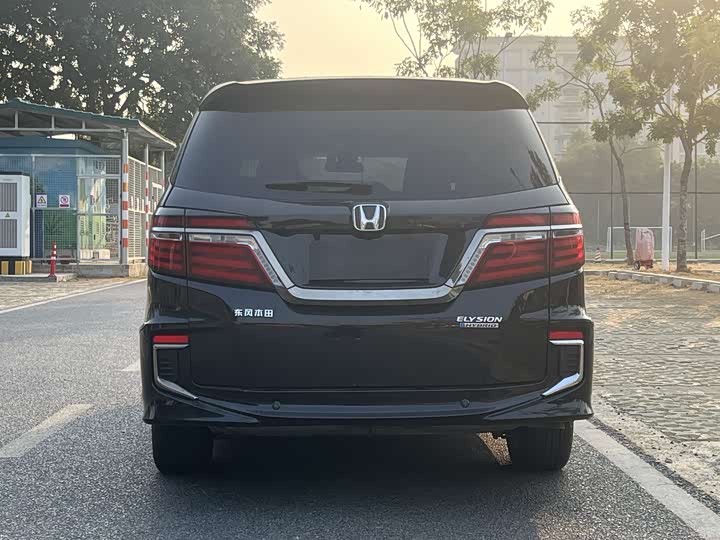 Фото 8 - Honda Elysion