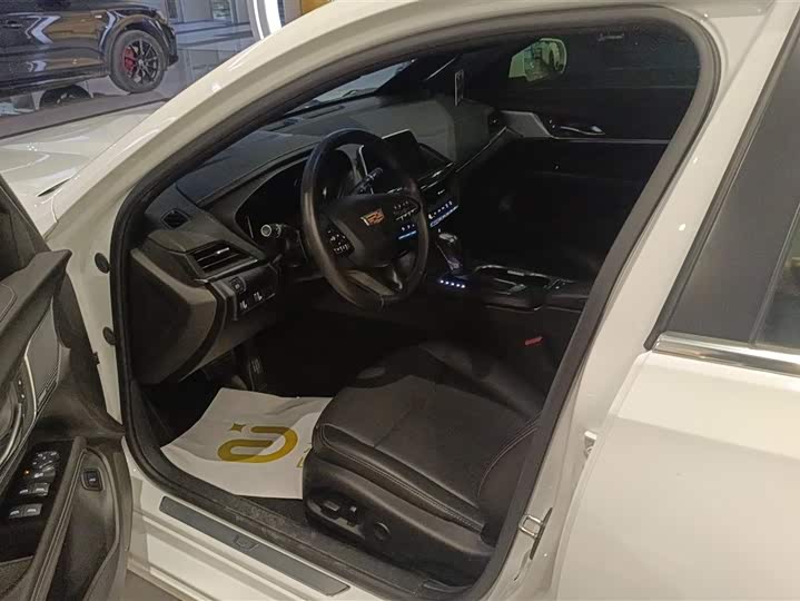 Фото 9 - Cadillac CT4