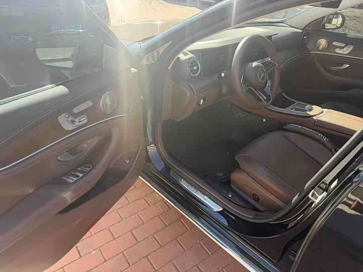 Фото 2 - Mercedes-Benz E-Class