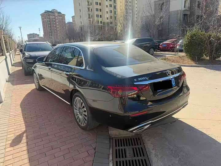 Фото 5 - Mercedes-Benz E-Class