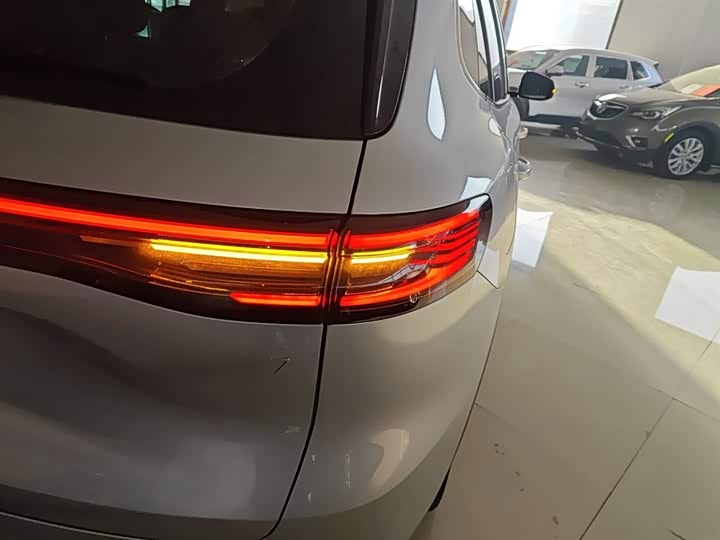 Фото 8 - Geely Galaxy Starship 7