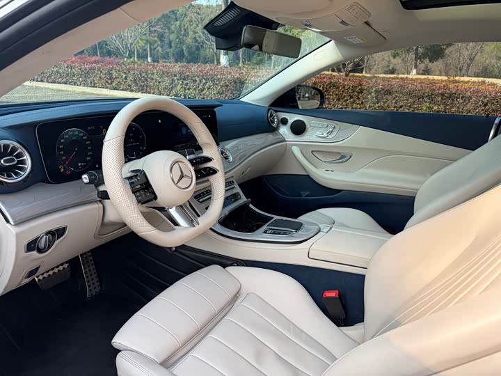 Фото 5 - Mercedes-Benz E-Class