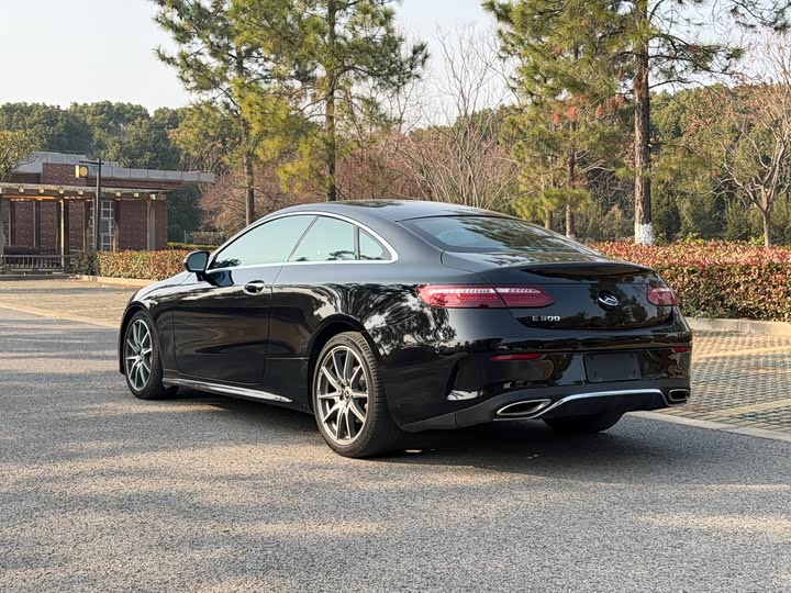 Фото 9 - Mercedes-Benz E-Class