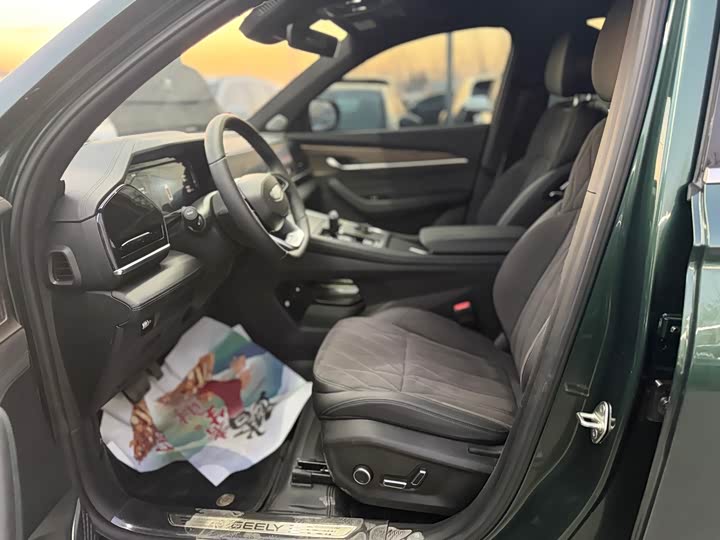 Фото 7 - Geely Monjaro