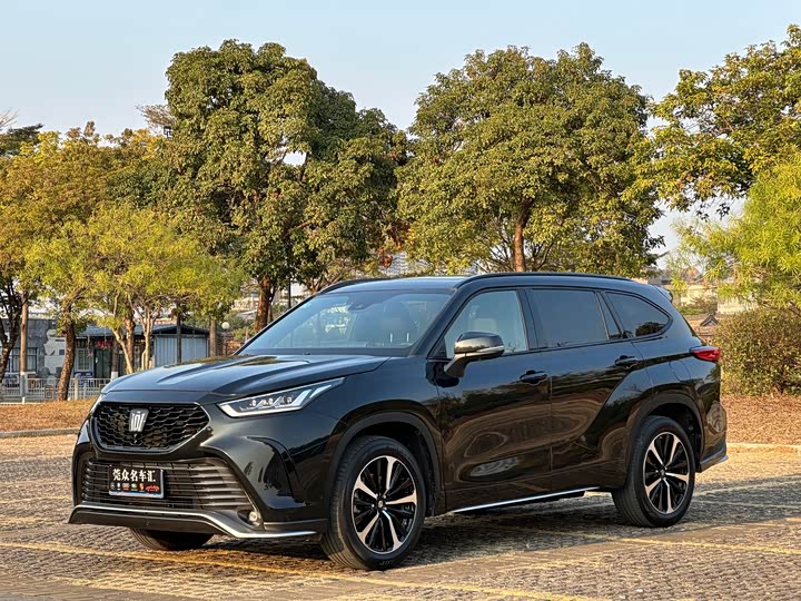 Фото 1 - Toyota Crown Kluger