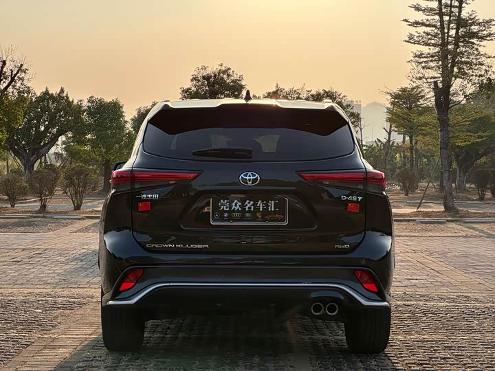 Фото 6 - Toyota Crown Kluger