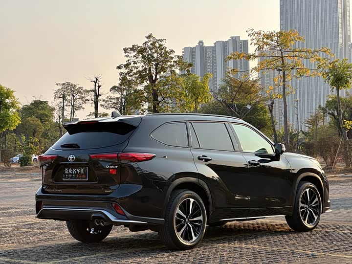 Фото 7 - Toyota Crown Kluger