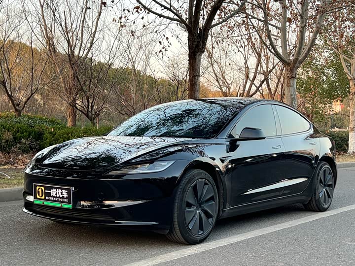 Фото 1 - Tesla Model 3