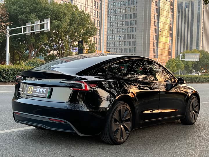 Фото 5 - Tesla Model 3
