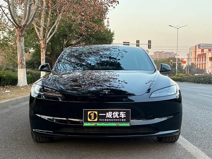 Фото 8 - Tesla Model 3