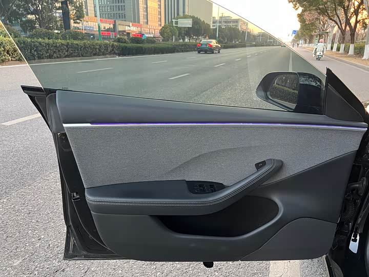 Фото 9 - Tesla Model 3