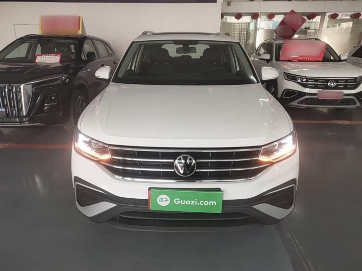 Фото 3 - Volkswagen Tiguan L Pro
