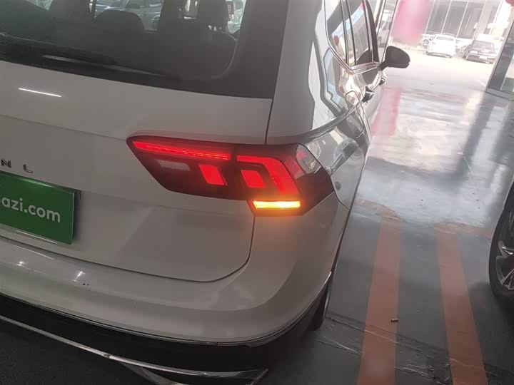 Фото 8 - Volkswagen Tiguan L Pro