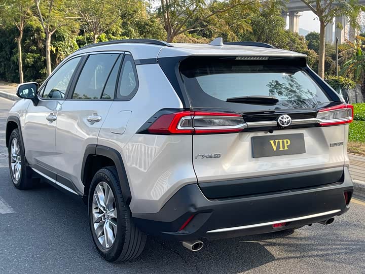 Фото 4 - Toyota Wildlander