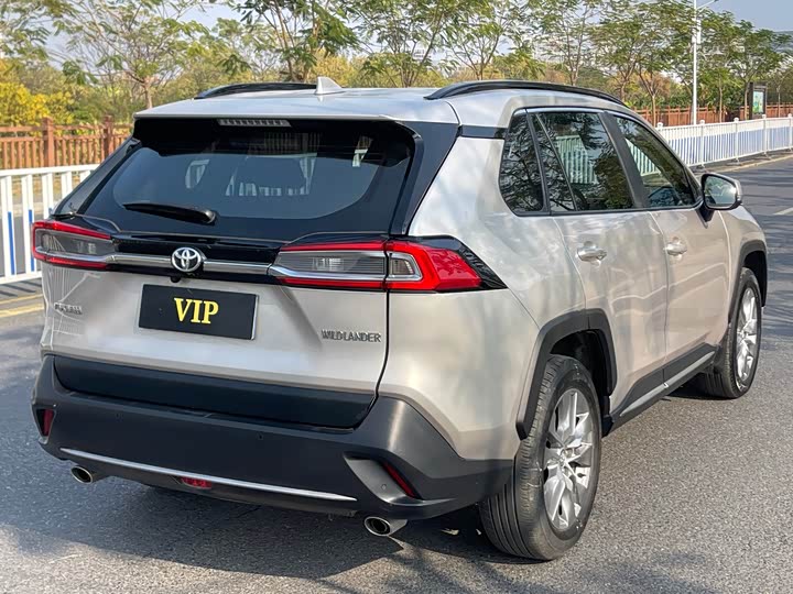 Фото 6 - Toyota Wildlander