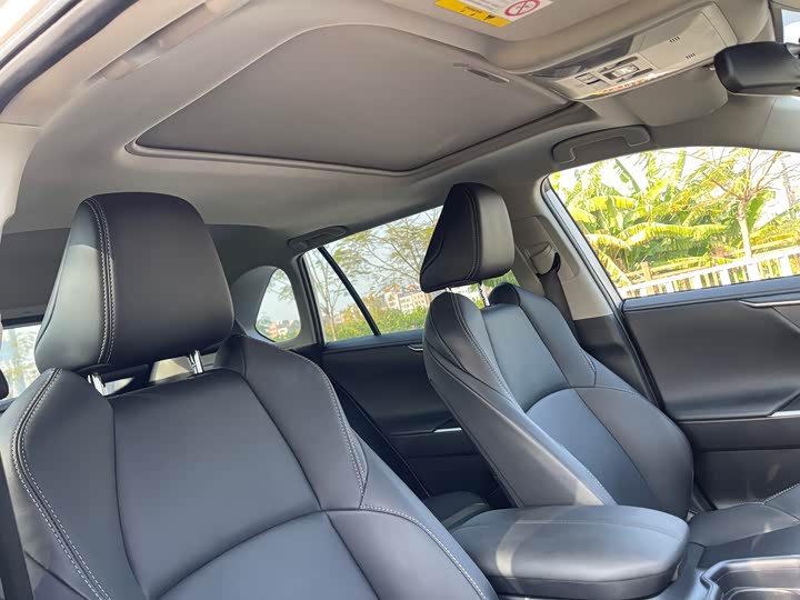 Фото 9 - Toyota Wildlander