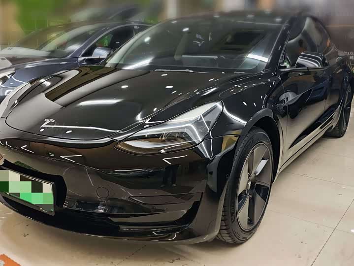 Фото 1 - Tesla Model 3