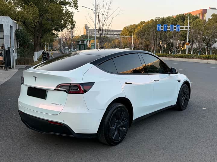 Фото 8 - Tesla Model Y