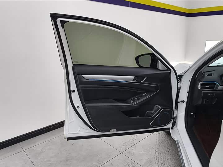 Фото 7 - Honda Accord