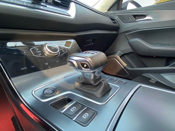 Фото 9 - Hongqi H5