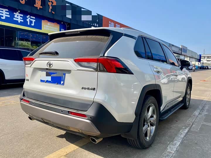 Фото 2 - Toyota RAV4