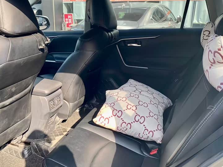 Фото 3 - Toyota RAV4