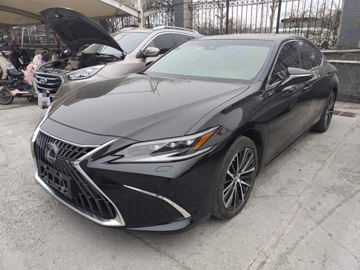 Фото 2 - Lexus ES