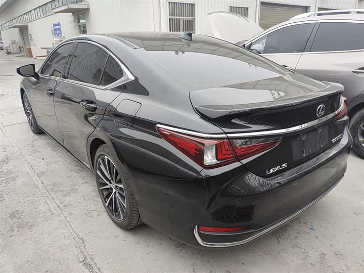 Фото 5 - Lexus ES