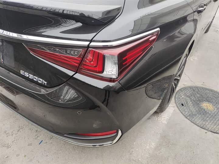 Фото 8 - Lexus ES