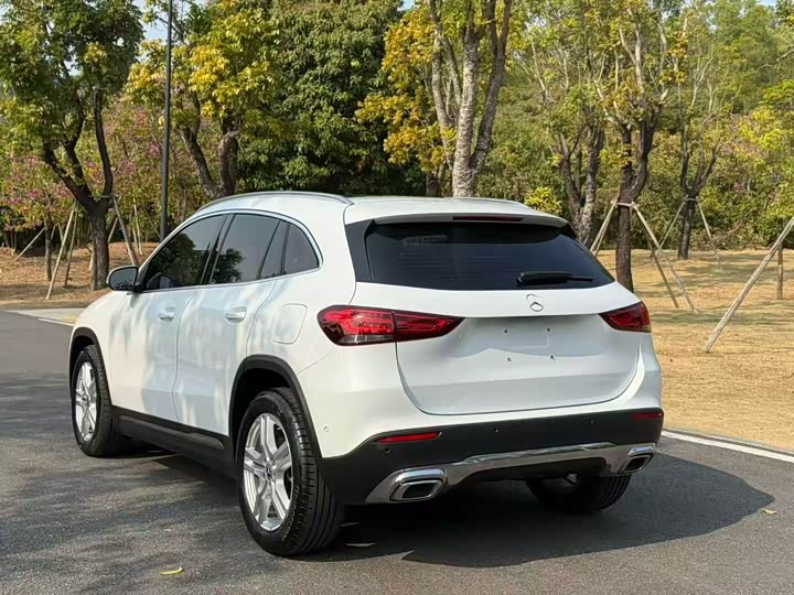 Фото 9 - Mercedes-Benz GLA-Class