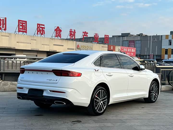 Фото 2 - Geely Preface