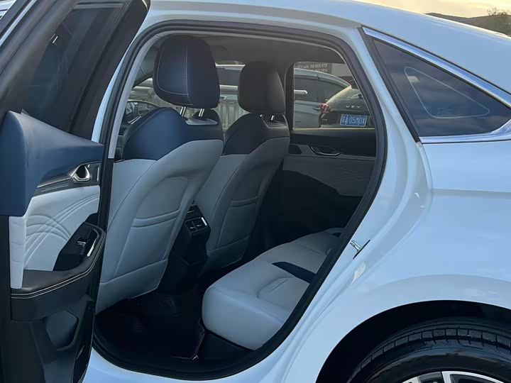 Фото 6 - Geely Preface