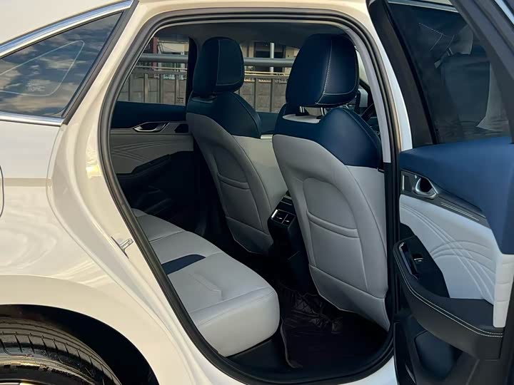 Фото 8 - Geely Preface